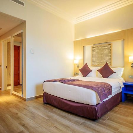 Golden Tulip Le Diplomate Hotel Котону Екстериор снимка