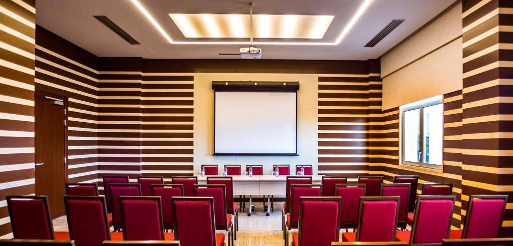Golden Tulip Le Diplomate Hotel Котону Съоръжения снимка