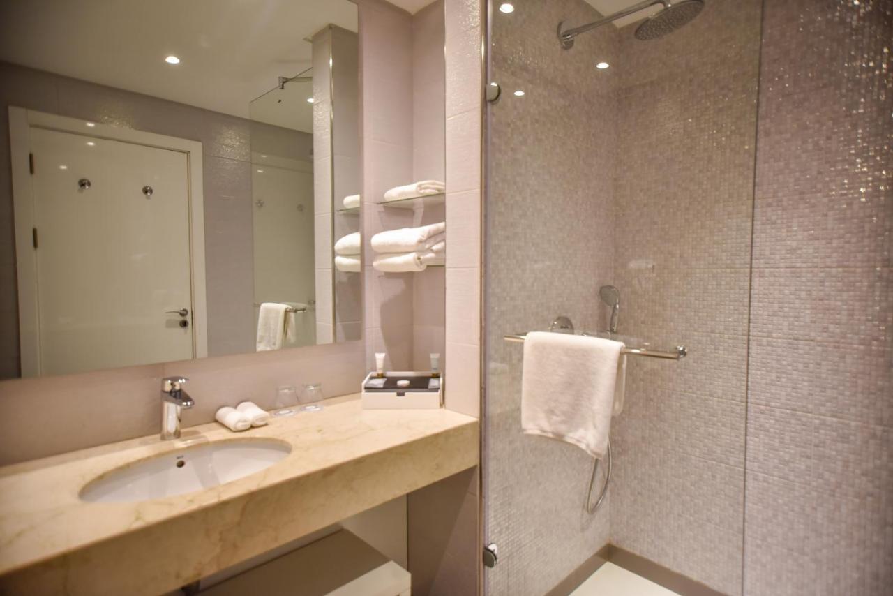 Golden Tulip Le Diplomate Hotel Котону Екстериор снимка