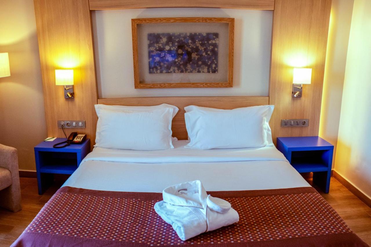 Golden Tulip Le Diplomate Hotel Котону Екстериор снимка