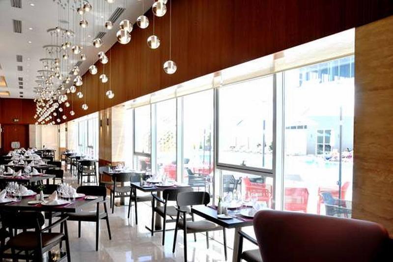 Golden Tulip Le Diplomate Hotel Котону Екстериор снимка