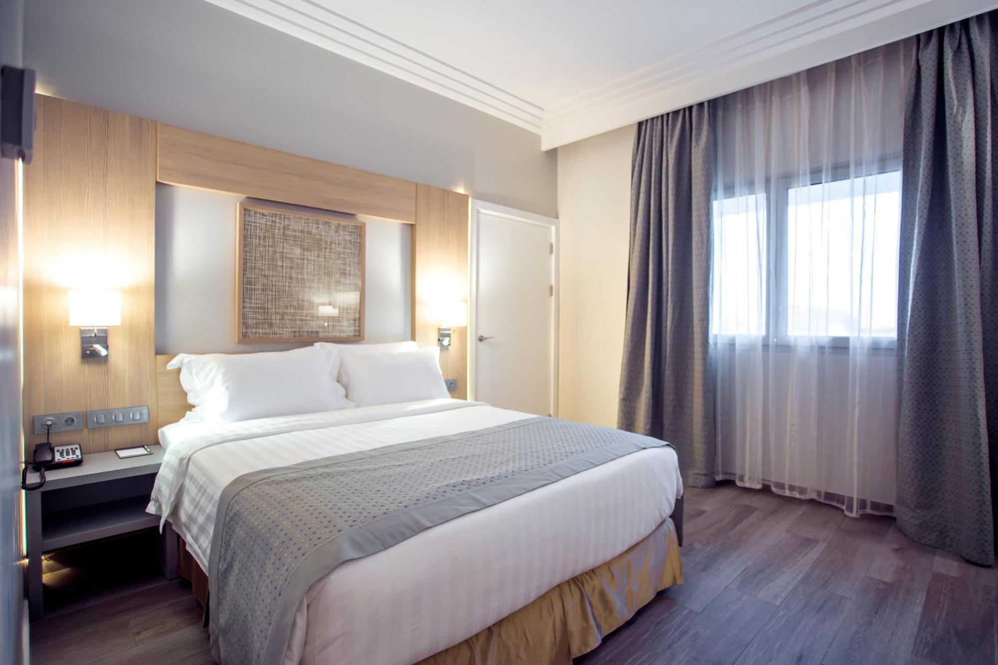 Golden Tulip Le Diplomate Hotel Котону Екстериор снимка
