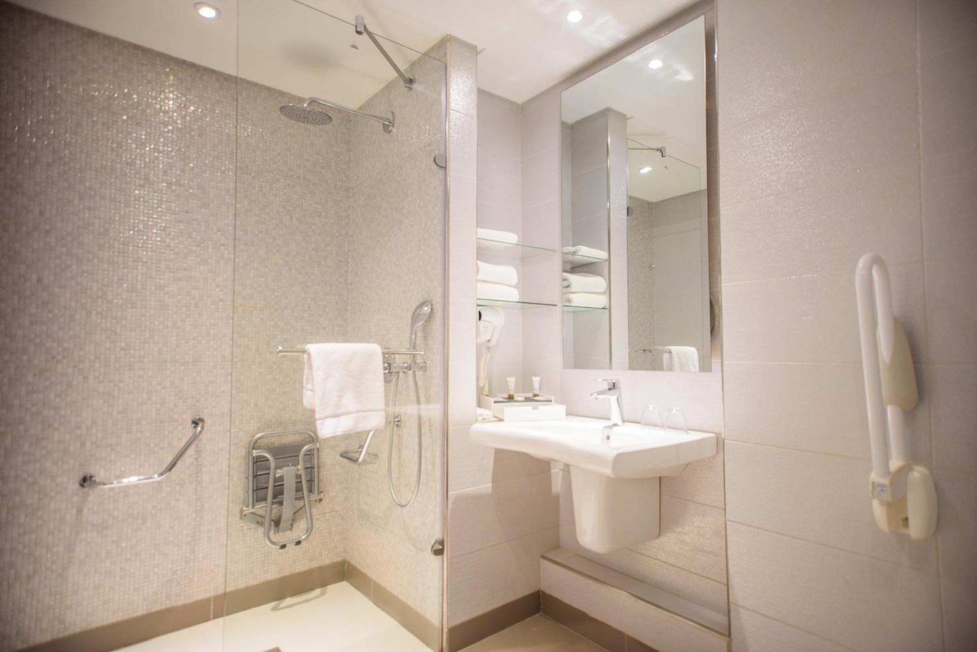 Golden Tulip Le Diplomate Hotel Котону Екстериор снимка