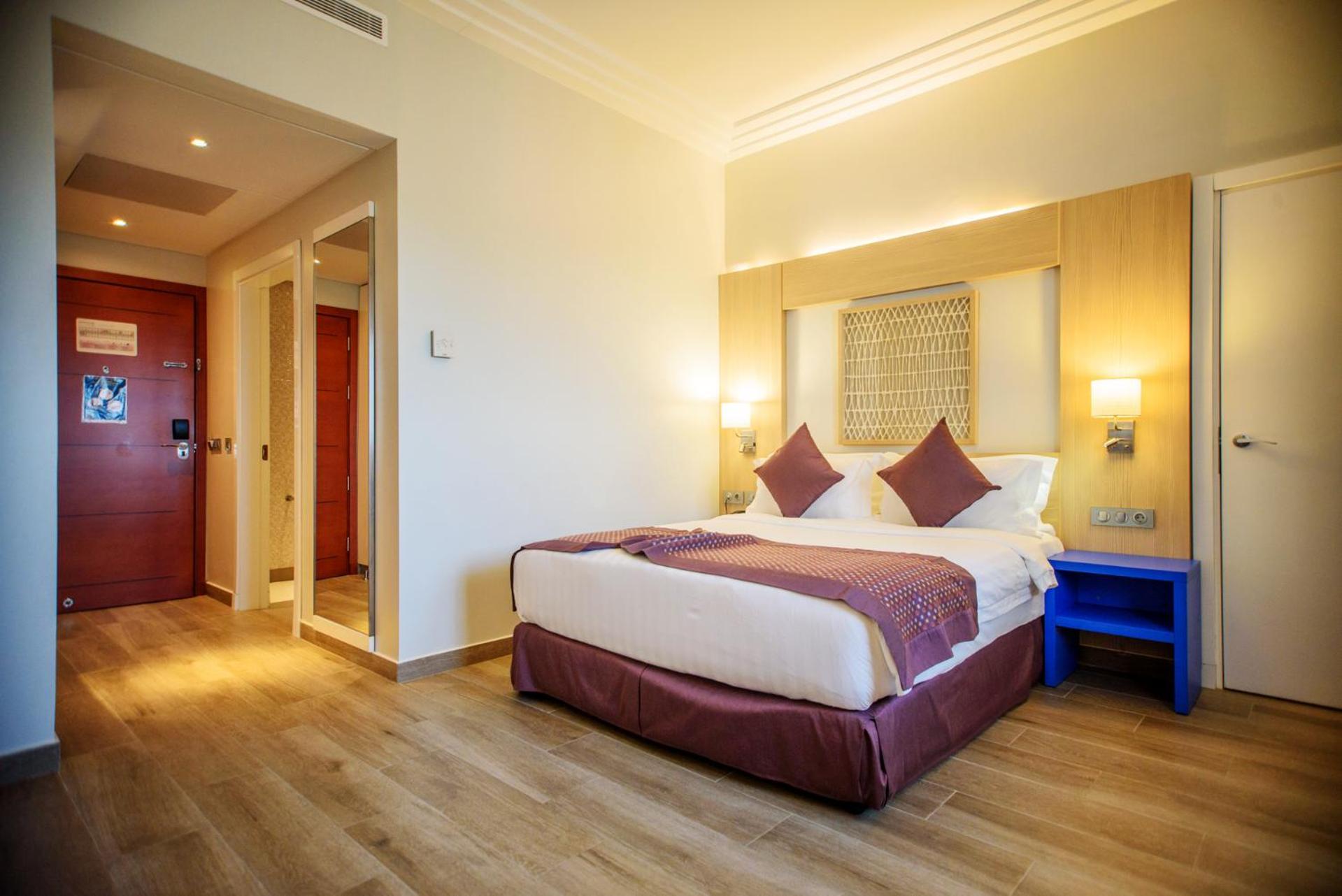 Golden Tulip Le Diplomate Hotel Котону Екстериор снимка