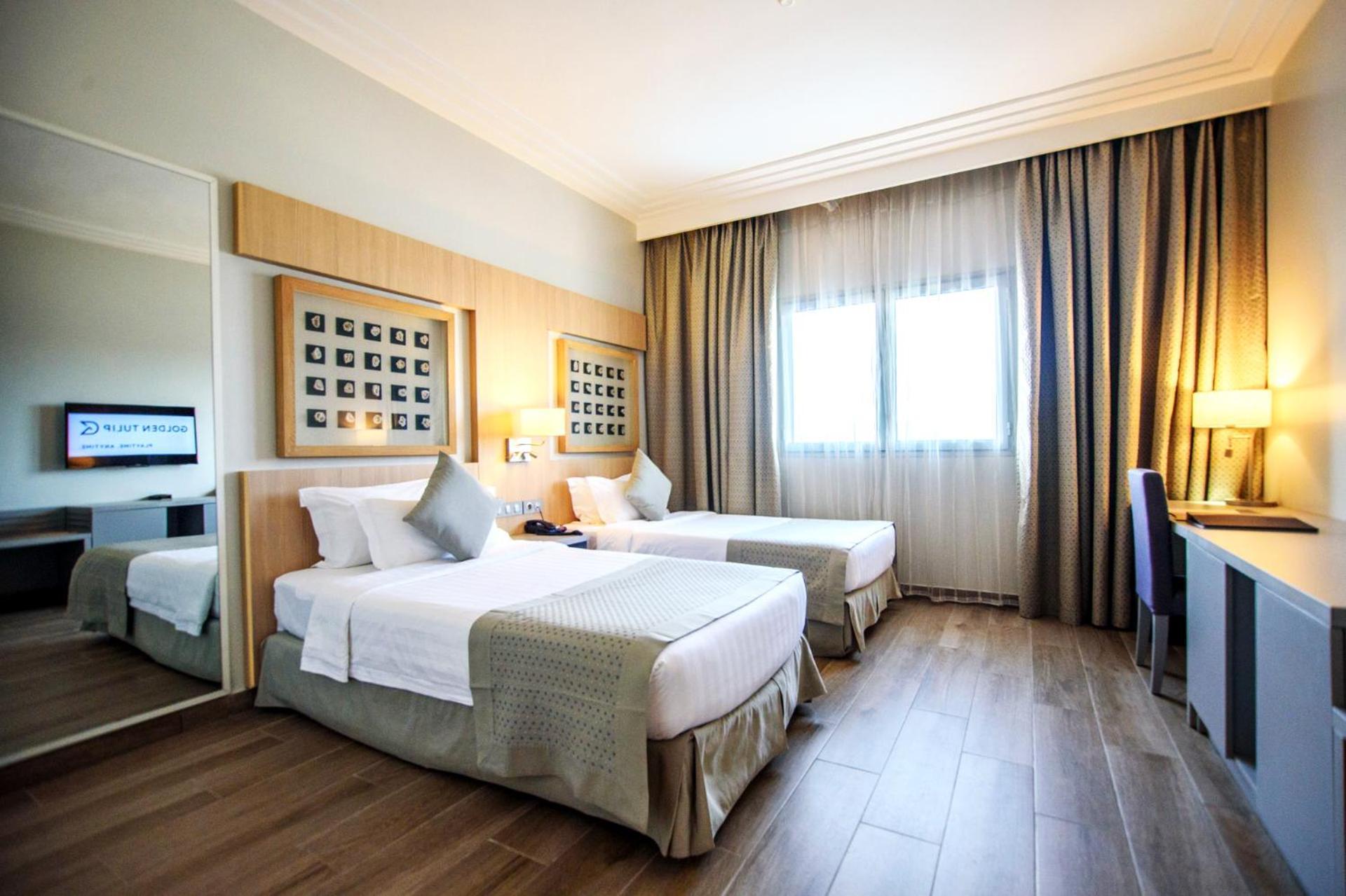 Golden Tulip Le Diplomate Hotel Котону Екстериор снимка