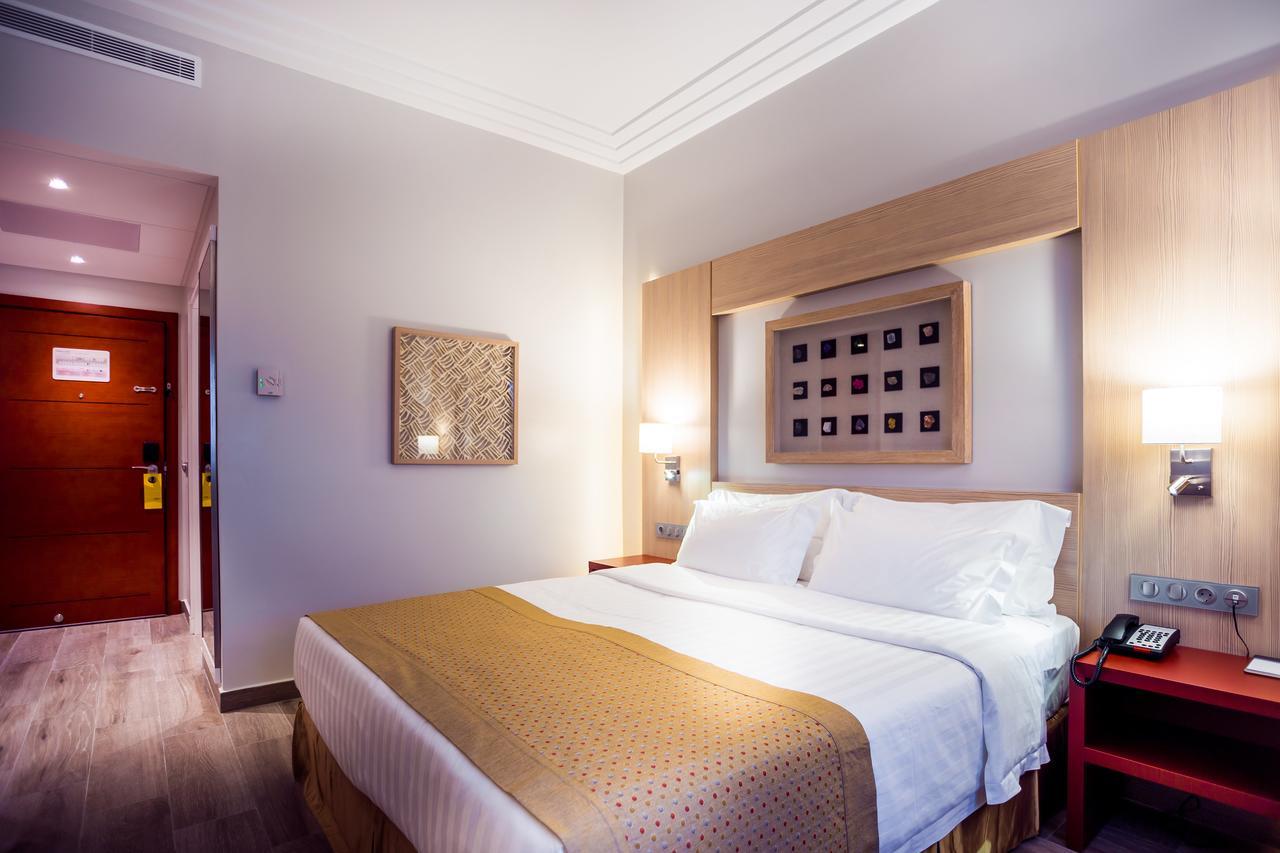 Golden Tulip Le Diplomate Hotel Котону Екстериор снимка