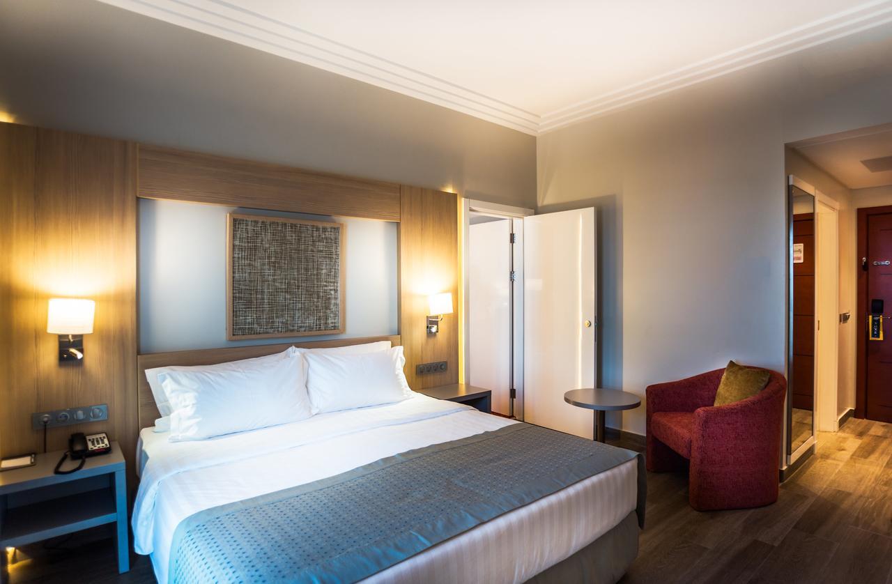 Golden Tulip Le Diplomate Hotel Котону Екстериор снимка