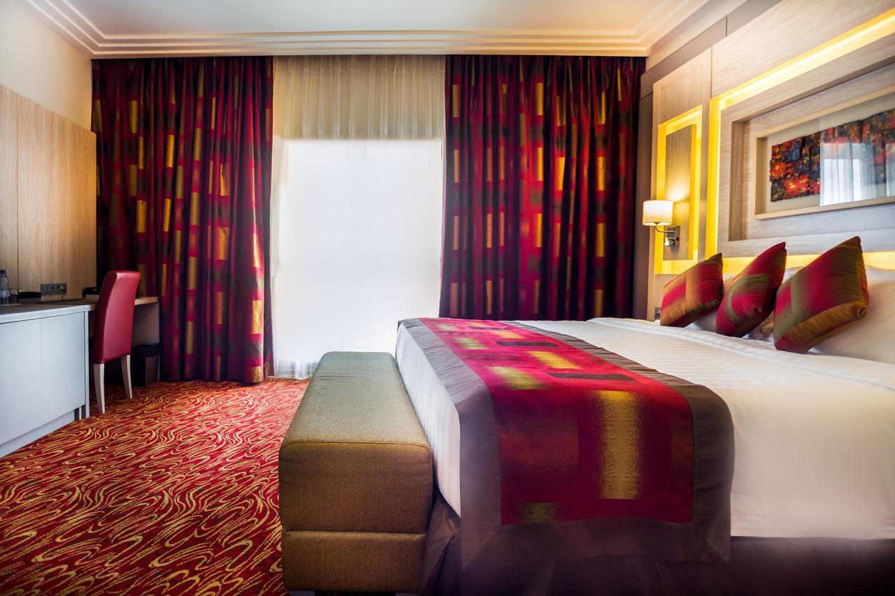 Golden Tulip Le Diplomate Hotel Котону Екстериор снимка