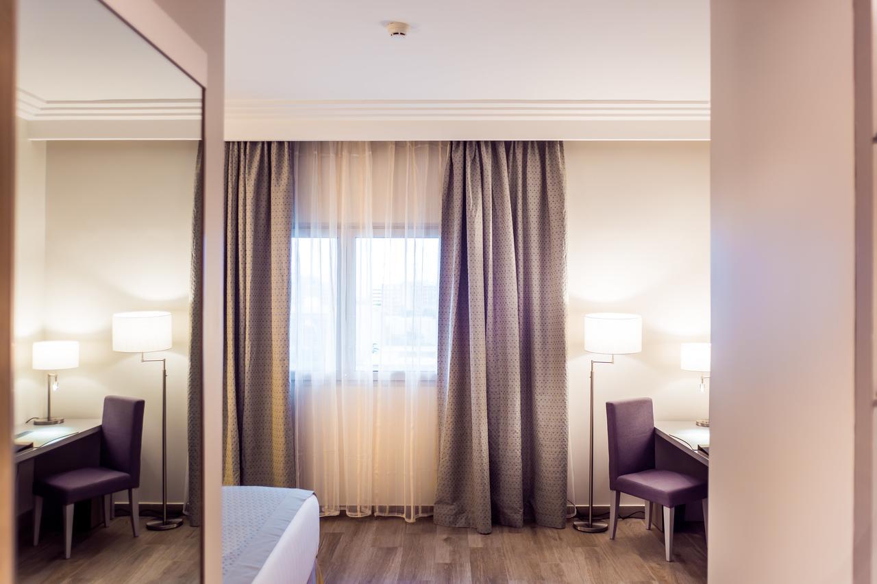 Golden Tulip Le Diplomate Hotel Котону Екстериор снимка