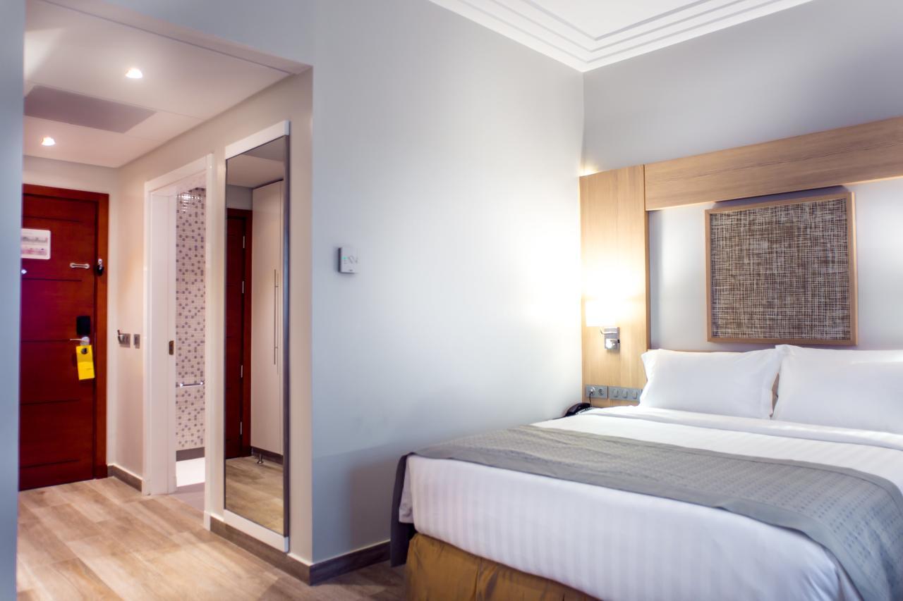 Golden Tulip Le Diplomate Hotel Котону Екстериор снимка