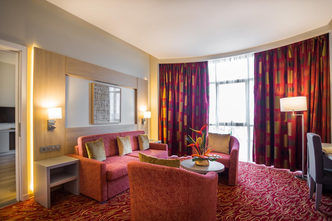 Golden Tulip Le Diplomate Hotel Котону Екстериор снимка