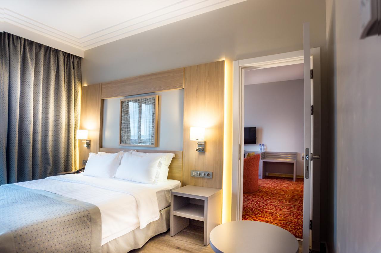 Golden Tulip Le Diplomate Hotel Котону Екстериор снимка
