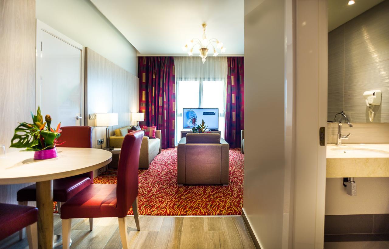 Golden Tulip Le Diplomate Hotel Котону Екстериор снимка