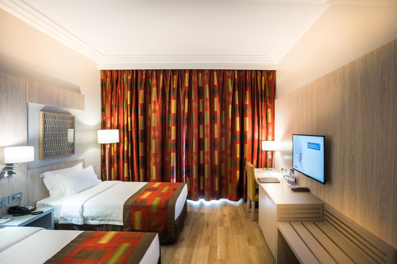 Golden Tulip Le Diplomate Hotel Котону Екстериор снимка