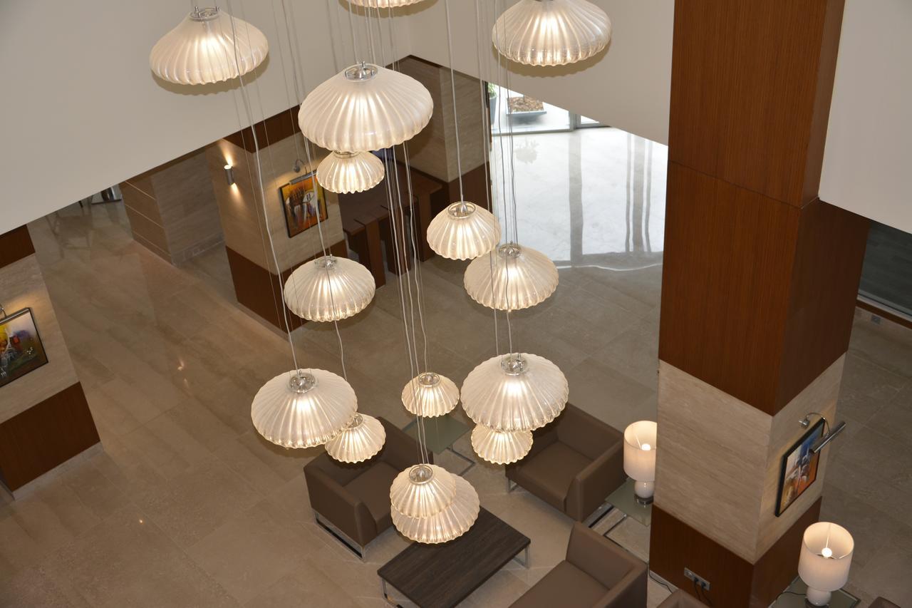 Golden Tulip Le Diplomate Hotel Котону Екстериор снимка