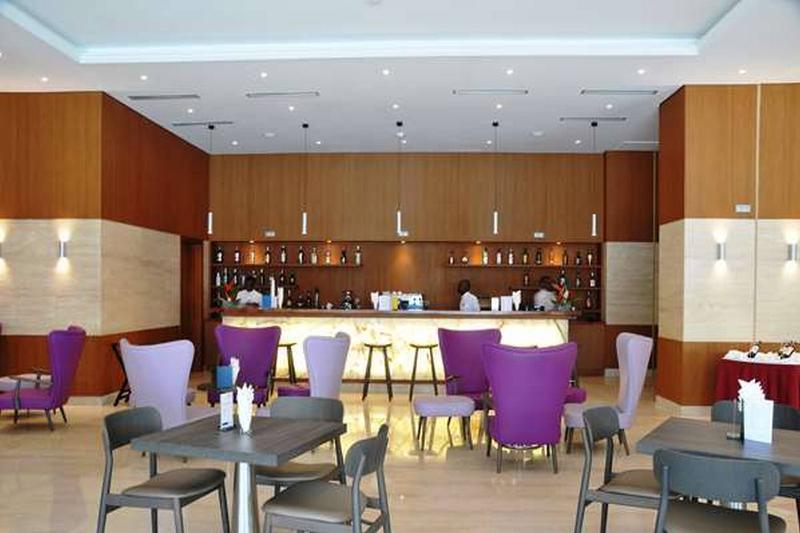 Golden Tulip Le Diplomate Hotel Котону Екстериор снимка